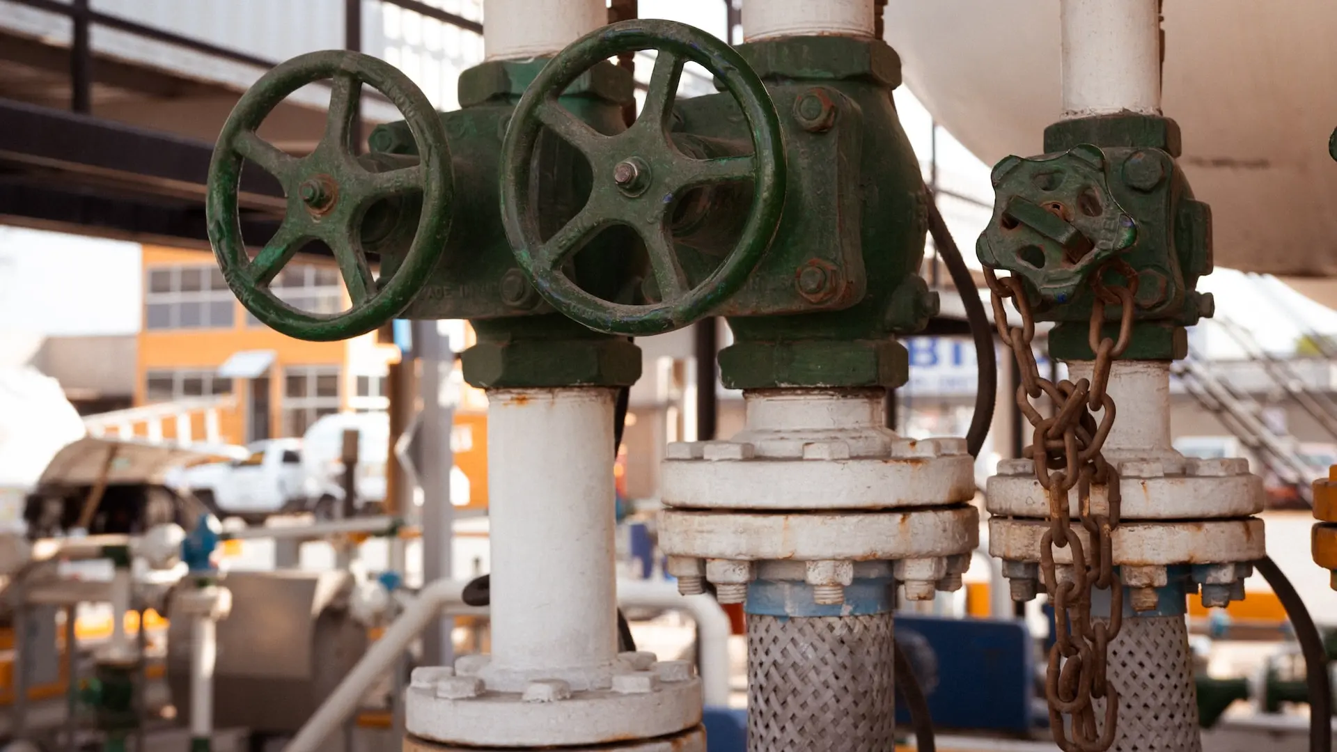 a close up of a couple of valves on a pole